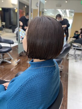 シャンプーボーイエイムス(SHAMPOO BOY aims) 前下がりボブ