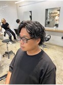 センターパートウルフ×波巻きパーマ