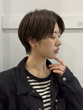 クロト(Clotho) ◎上品さと抜け感のバランス◎耳にかけて作るハンサムショート