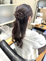 コティ(Kotii)&nbsp;編み込みで華やかに♪ハーフアップアレンジスタイル