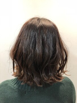 アディクト(ADDICT) シルバーインナーカラー外はねボブ