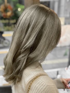 ビランチェ 池袋(bilancia) グレージュ/ナチュラルアッシュ/アースカラー/池袋/池袋東口