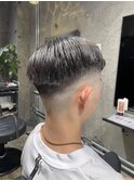 刈り上げのグラデーションが芸術的！漢の外国人風七三フェード！