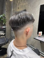 ライズ 綾瀬店(RISE)&nbsp;刈り上げのグラデーションが芸術的！漢の外国人風七三フェード！