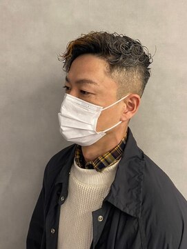 ソアー 新大阪(SOAR) 刈り上げスキンフェード波巻きパーマアレンジカラー【新大阪】