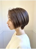 前下がりシルエットの丸みショートボブ