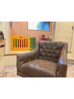 【施術席隣にキッズスペース有◎】完全貸切＆お子様のお近くでの施術でお子様もママも安心のサロン時間を♪