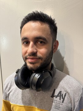 アップバング 黒髪 ショート スパイキーショート 刈り上げ