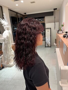 ニューヨークニューヨークマザーズ(NYNY Mothers) スパイラルパーマにワインレッド