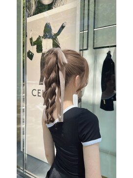 カノイ 銀座中央通り(KANOI) 【フレンチガーリー】ベロアリボン×三つ編みアレンジで最旬