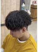 メンズツイストスパイラルパーマ刈り上げマッシュスタイル