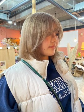 チャプター 問屋町(chapter) ケアブリーチブロンドベージュカラー切りっぱなしボブ韓国ヘア