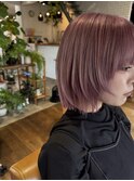 ピンクベージュとレイヤーボブ