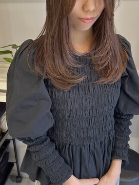 ディーエックス スリー(Dxxxx III) 顔周りレイヤーカット　REI