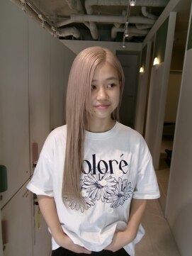 ムーム(Momb) ほんのりピンク味のあるミルクティーベージュ