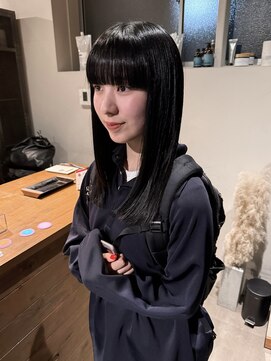 落ちる黒染めオフブラックとワイドバング