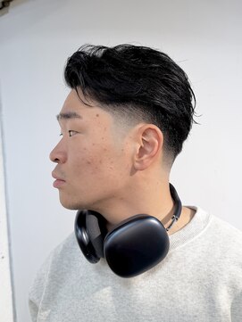 73分けかきあげテーパーフェード