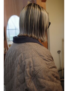 チャプター 問屋町(chapter) 髪質改善外はねボブブロンドベージュアンブレラカラー韓国ヘア