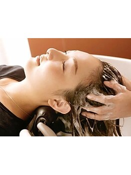 自分へのご褒美に◎頭皮を綺麗にすることで美しい髪に導く。髪を根元から健康に導くこだわりのヘッドスパ♪