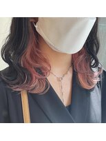 エンレイ(enRei)&nbsp;暗髪インナーカラーホワイトピンク大人かわいいゆるふわウェーブ