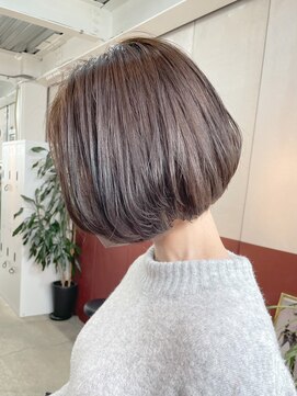 ルーファス 恵比寿 渋谷(Ruufus) 40代前下がり白髪ぼかしハイライトボブ【Ruufus恵比寿渋谷】