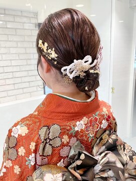 トルネード(TORNADO) 卒業式ヘア袴ヘア金箔水引きラメ胡蝶蘭ヘアアレンジ K20240125