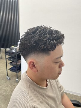 モエバイアリア(Moe by aria) barber スキンフェード リバースパーマ