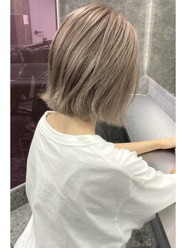 スライバイリアオオサカ(Sly By Ria OSAKA) ミルクティーグレージュ/ケアブリーチ【梅田】【大阪】