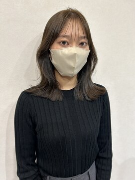 ミラ(MIRA) くびれミディアム／くびれスタイル／ミディアム／レイヤーカット