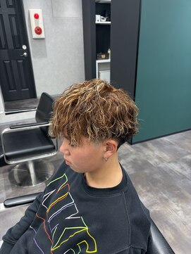 メンズサロンドットリアン(dot. lien) テーパーフェード×茶髪ハイライトツイストスパイラルパーマ