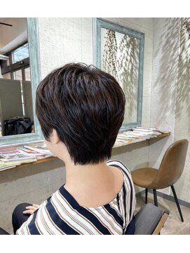 バンビ(BAMBI) 30代40代50代 大人女性の丸みショート×ブラウン