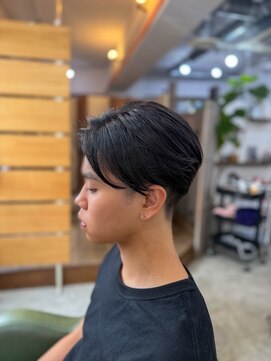 ベリーノ ヘア(bellino hair) 前下がりセンター分け