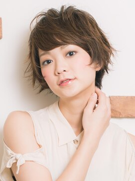 アクミィ(Acmi) 動きのある外ハネショート