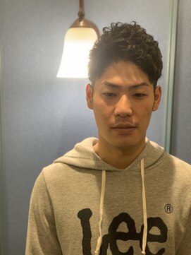 グレイスフルバーバー 赤坂見附店 アップバング　ツーブロック　ショート