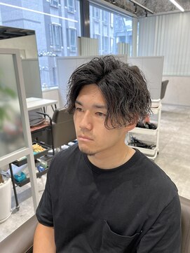 キートス(Kiitos) 大人の色気抜群　七三ツイストスパイラルパーマ