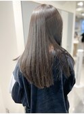 ふわりと動く繊細なグレージュに髪質改善を添えて