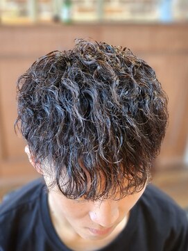 アンドザバダス(&THE BADASS) ツーブロック×アイロンパーマ