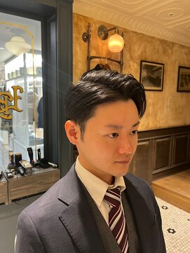 ルドローブラント 有楽町店(Ludlow Blunt) 【LUDLOW　BLUNT】クラシックモダンバーバーヘア　七三分け