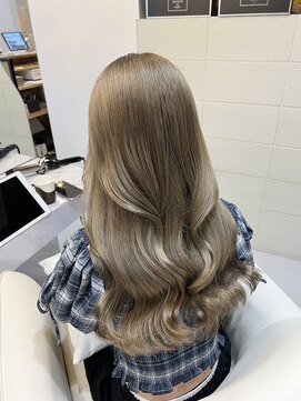 髪屋 紬 くすみベージュ／グレージュカラー