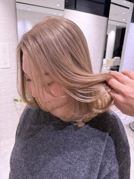 ステア ケース(stair case) 肌馴染みのいい大人のクリームブロンド