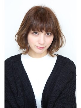 クロスオーバー(Cross Over) 自由自在なミディアムヘア