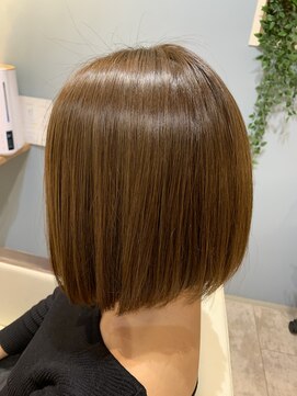 マイン ヘアアンドリラックス(mine) イルミナカラー×前下がりボブ