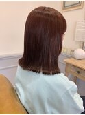 切りっぱなしヘアとピンクブラウン
