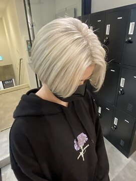 アイリー 名古屋(A/LEE) ホワイトブロンド