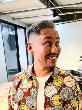 フジヤマ バーバー ショップ(FUJIYAMA BARBER SHOP) skin fade side part