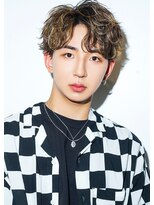 オーシャントーキョー 大阪(OCEAN TOKYO)&nbsp;ハイライトミルクティーベージュツーブロックメンズマッシュ