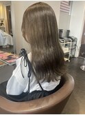 オリーブベージュ