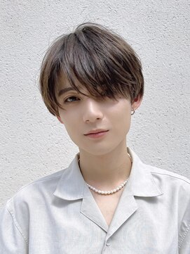 ルアナ(Luana.) ◇モテ髪王道マッシュ分け目で雰囲気変わるアンニュイスタイル◇