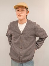 Stylist * KURO * 個性的すぎないエッジの効いた一人ひとりに馴染む絶妙なヘアカラーが得意