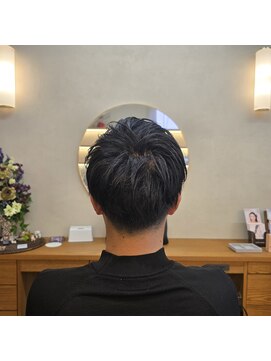 リタ(lita) 大人清潔感アップバング×ツーブロックショート